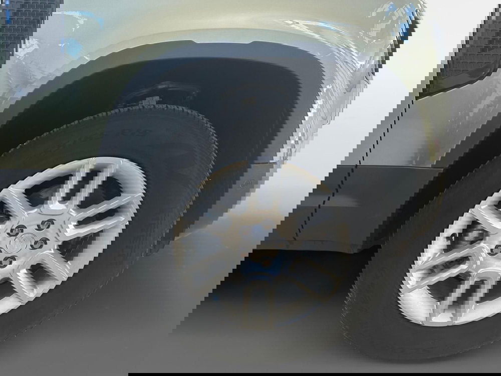 Land Rover Defender usata a Bari (9)