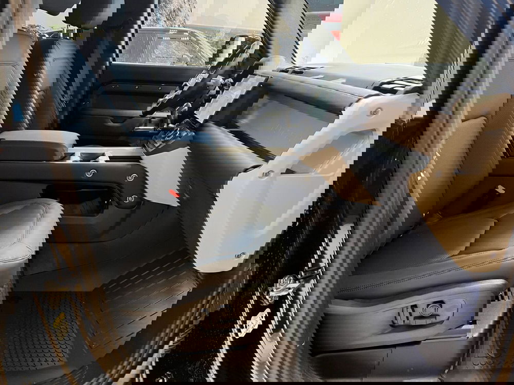 Land Rover Defender nuova a Forlì-Cesena (3)