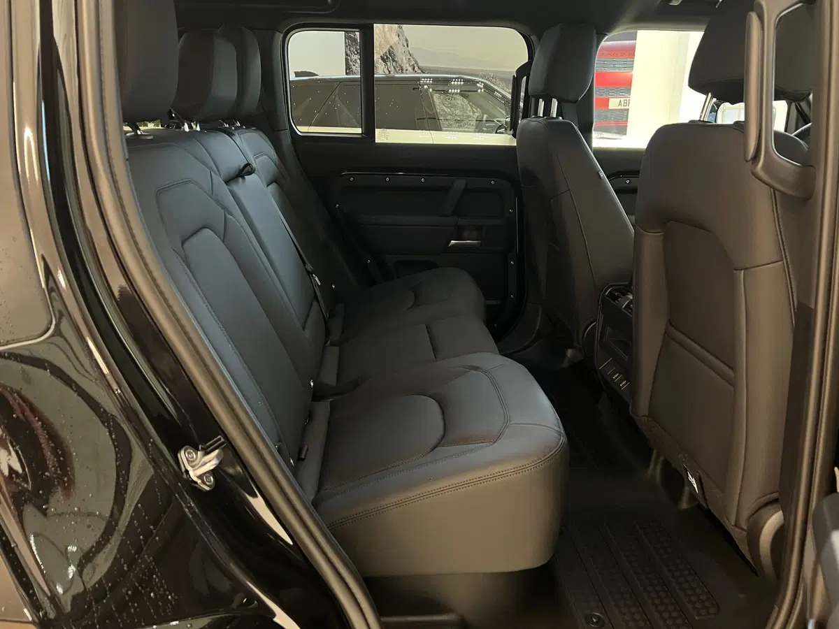 Land Rover Defender nuova a Forlì-Cesena (5)