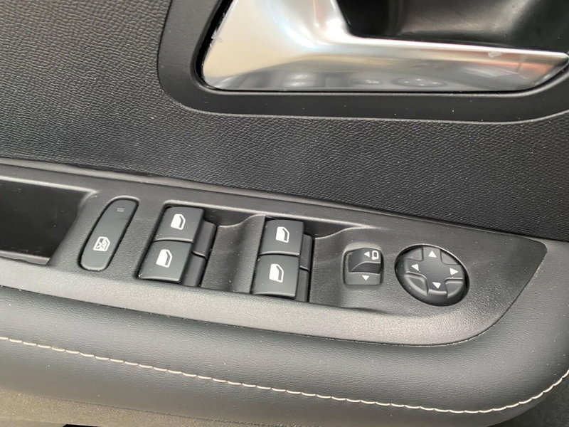 Peugeot 208 usata a Milano (17)