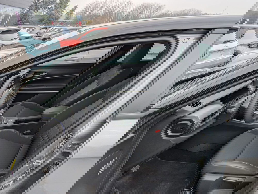 Jeep Avenger usata a Milano (10)