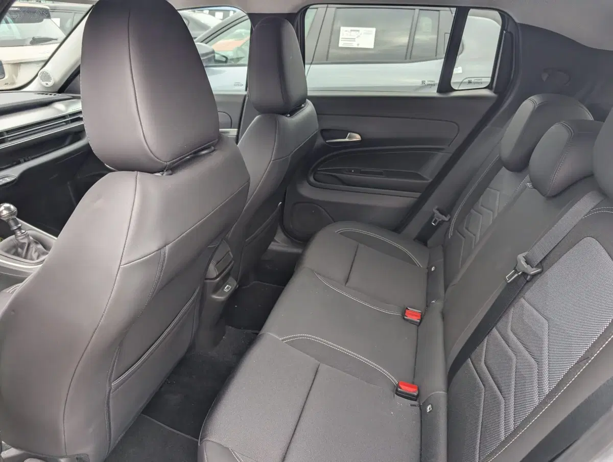 Jeep Avenger usata a Milano (11)