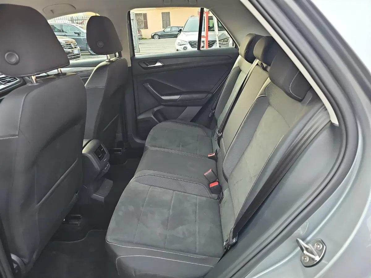 Volkswagen T-Roc usata a Lecco (10)