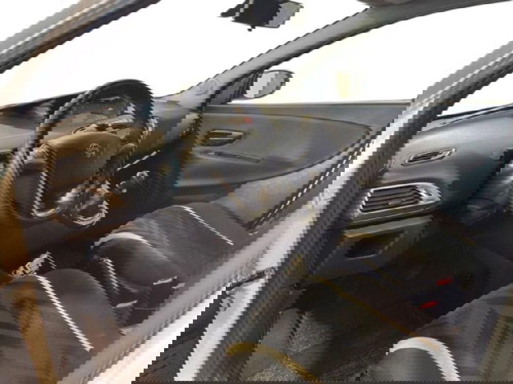 Lancia Ypsilon usata a Ancona (9)