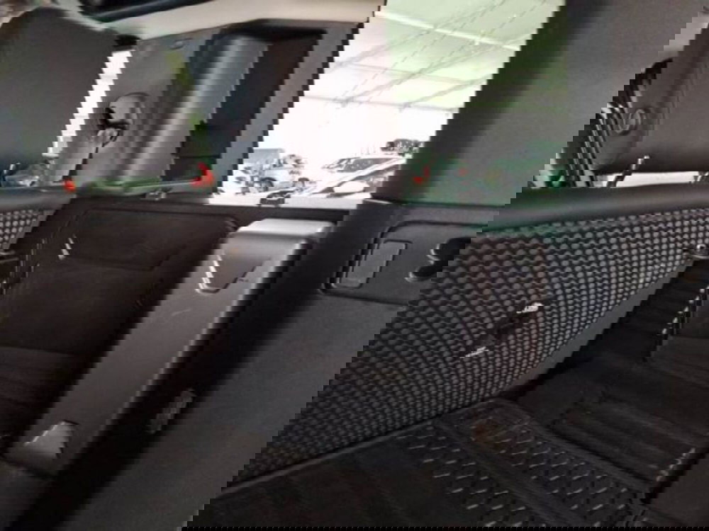 Land Rover Defender usata a Catania (10)