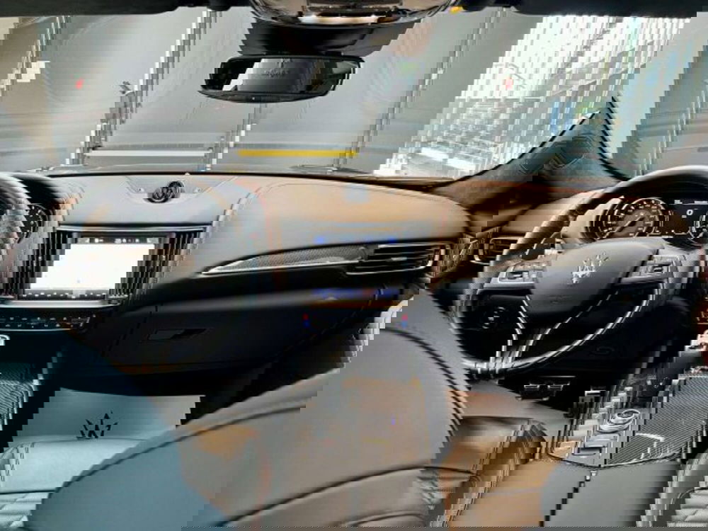 Maserati Levante usata a Torino (14)