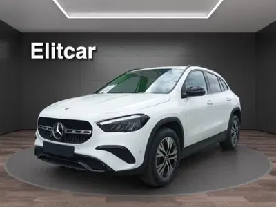 Mercedes-Benz GLA SUV 180 Progressive Advanced Plus auto del 2024 usata a Magenta