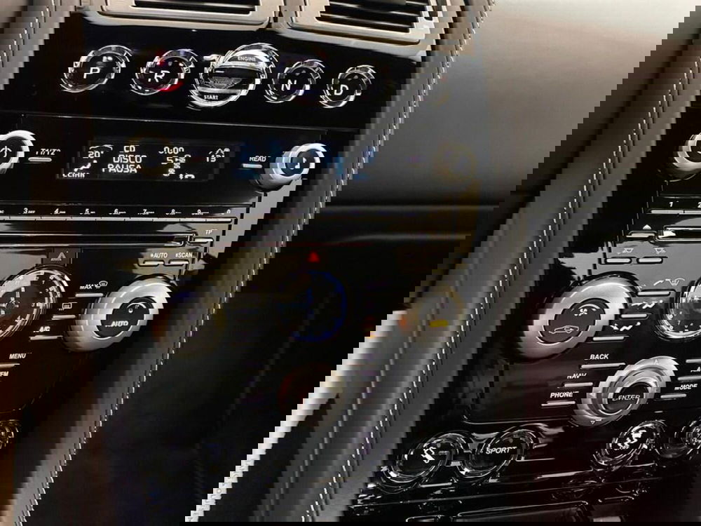 Aston Martin DBS usata a Varese (11)