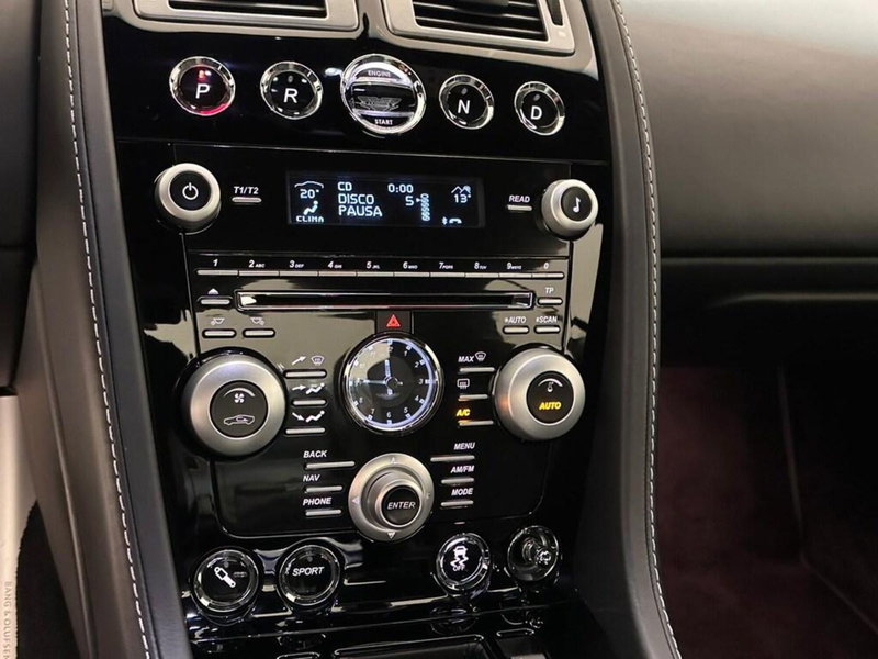 Aston Martin DBS usata a Varese (11)