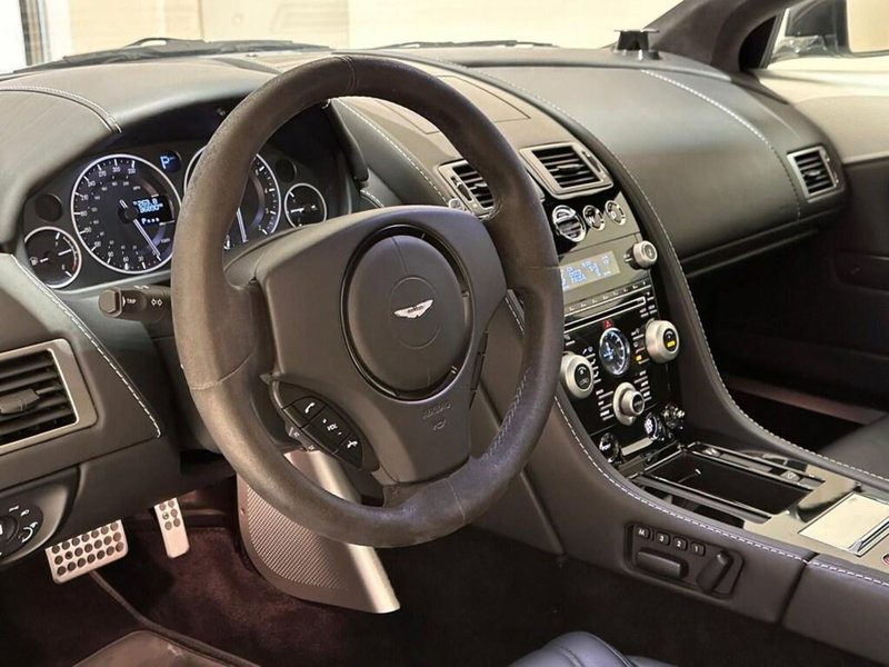Aston Martin DBS usata a Varese (12)