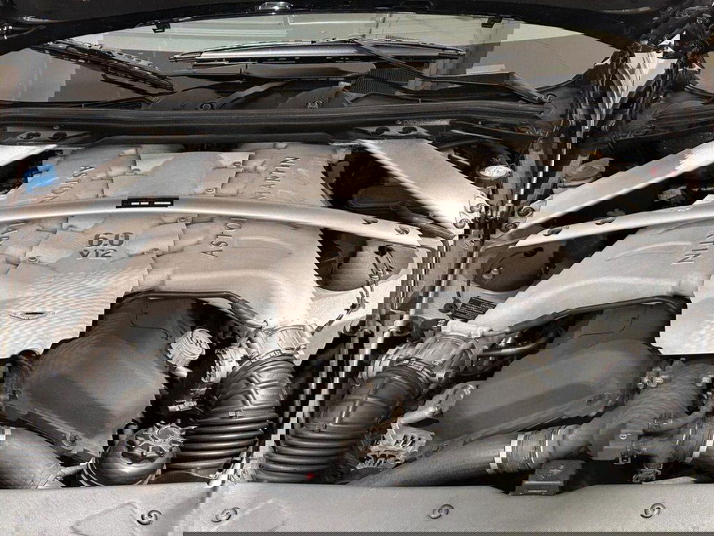 Aston Martin DBS usata a Varese (14)