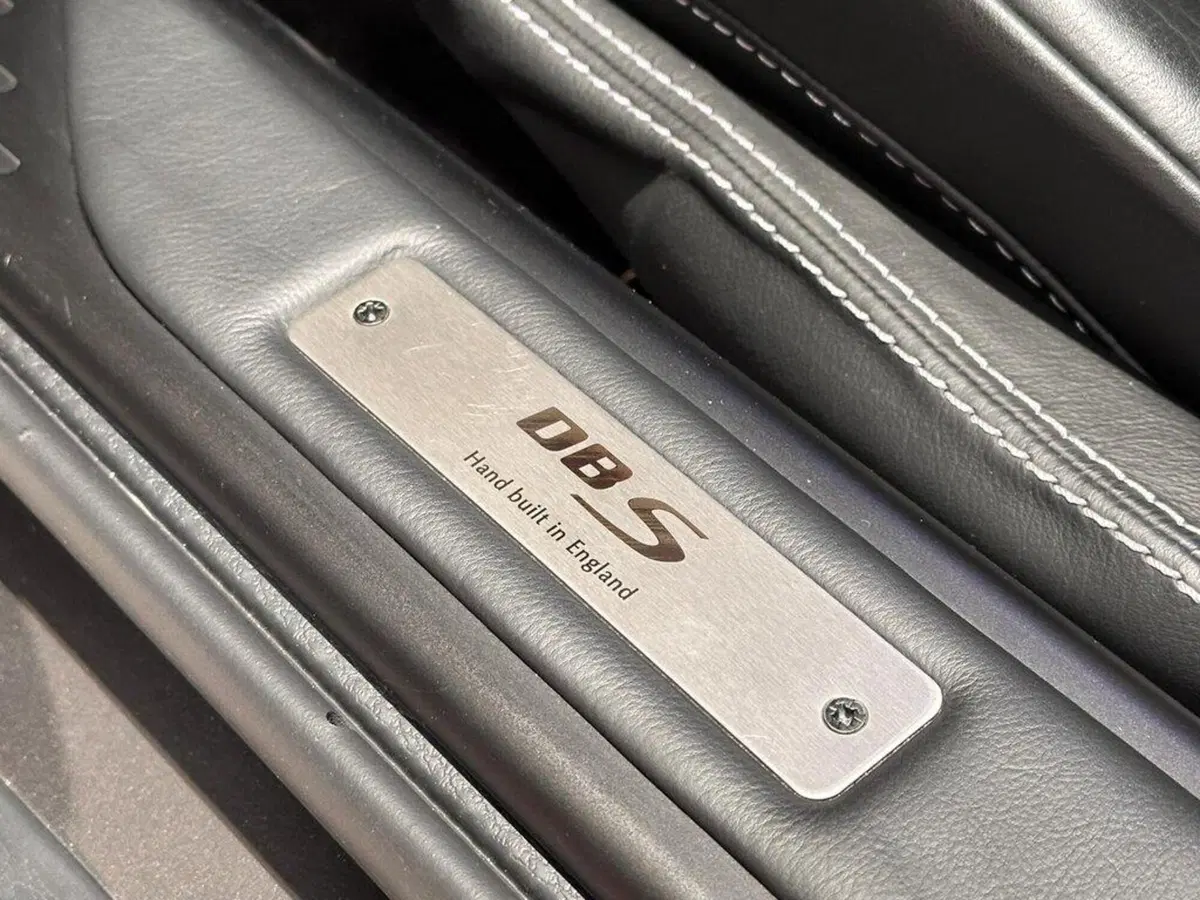 Aston Martin DBS usata a Varese (15)