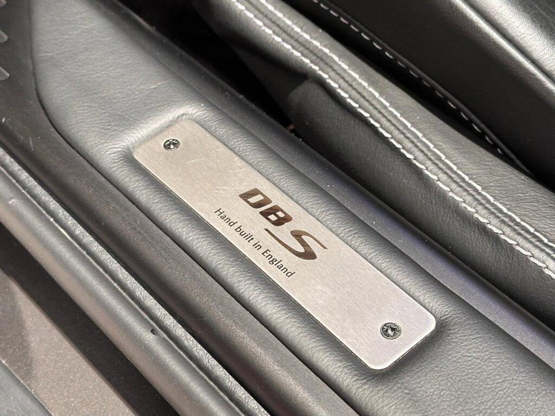 Aston Martin DBS usata a Varese (15)