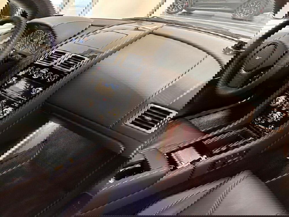 Aston Martin DBS usata a Varese (4)