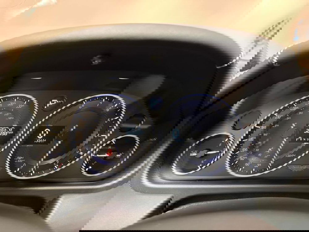 Aston Martin DBS usata a Varese (8)