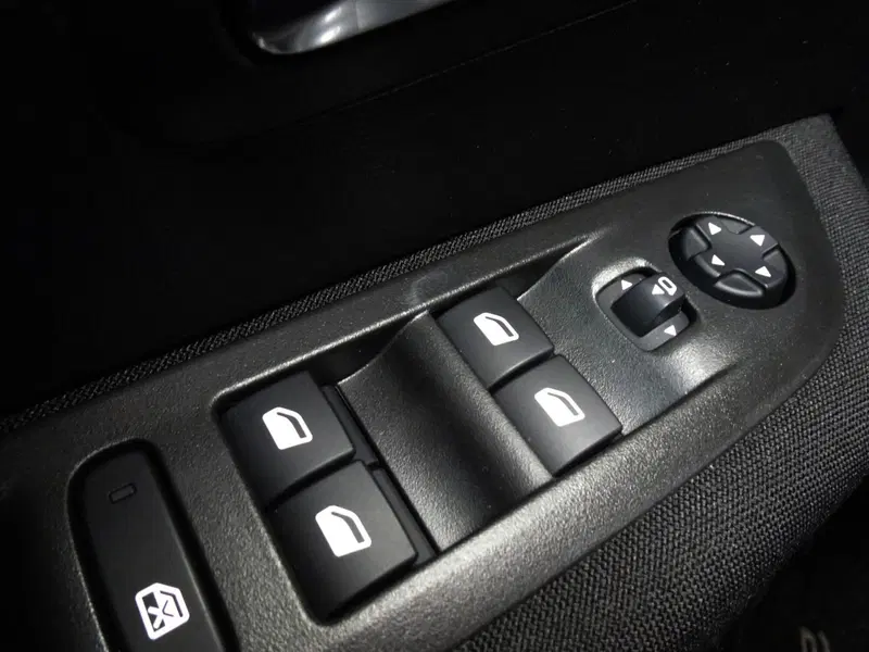 Peugeot 208 usata a Treviso (15)