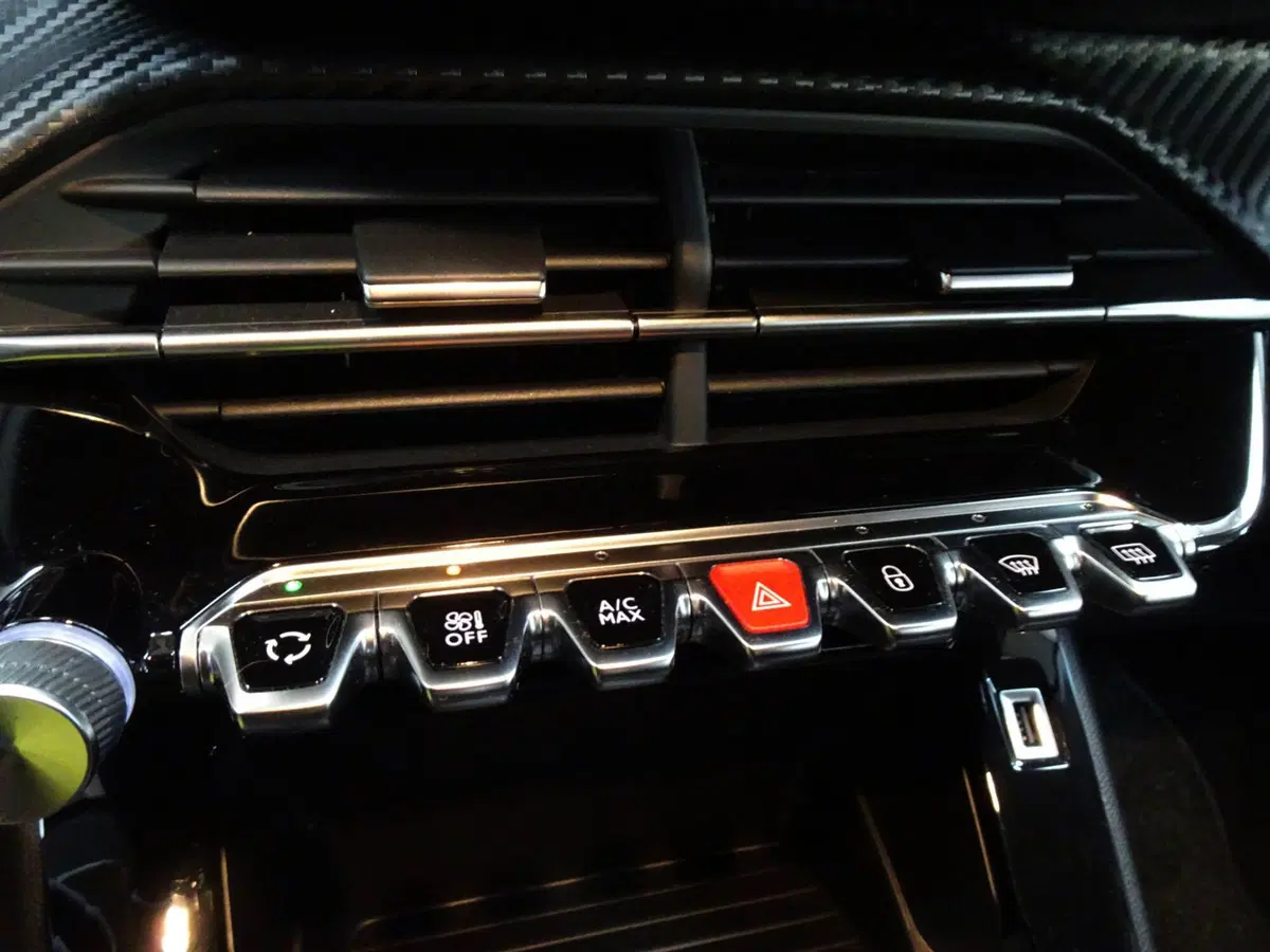 Peugeot 208 usata a Treviso (18)