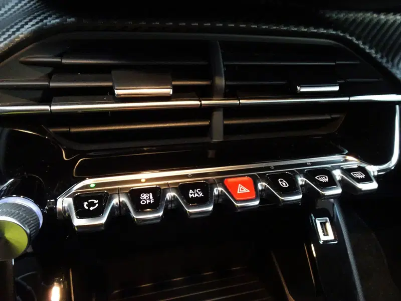 Peugeot 208 usata a Treviso (18)