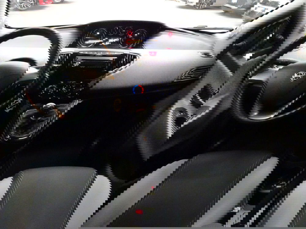 Lancia Ypsilon usata a Treviso (12)