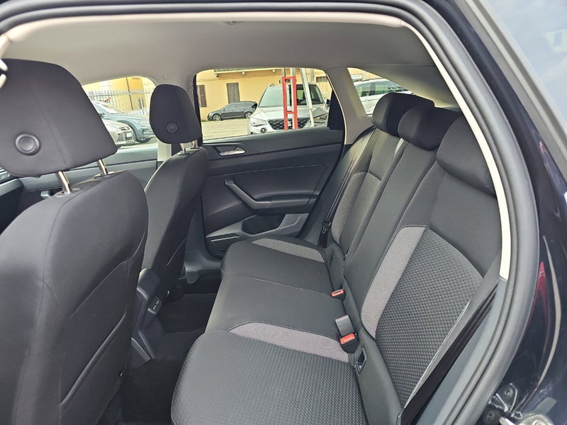 Volkswagen Taigo usata a Lecco (11)