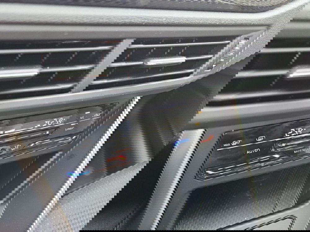 Volkswagen Taigo usata a Lecco (18)