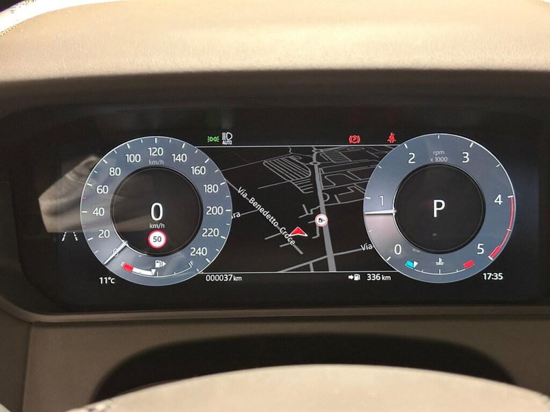 Land Rover Range Rover Velar nuova a Varese (10)