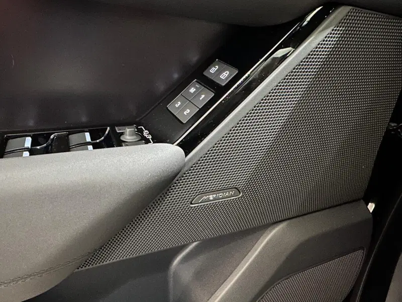 Land Rover Range Rover Velar nuova a Varese (13)