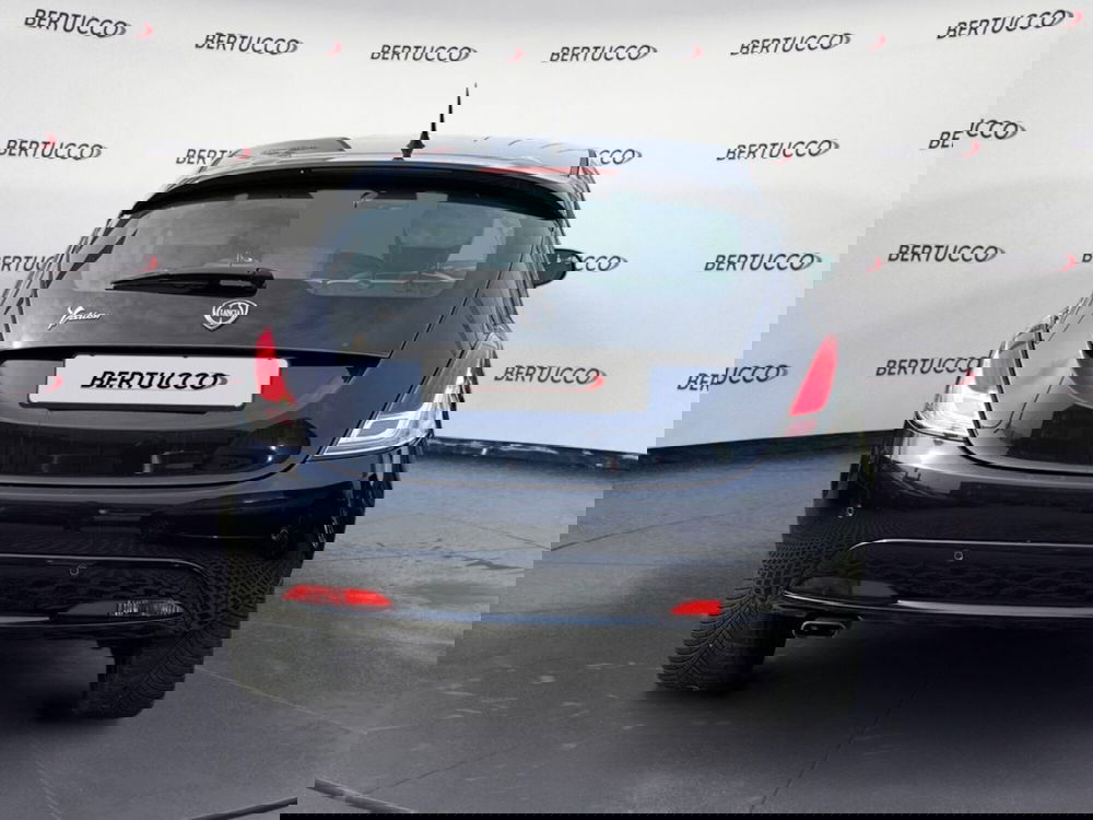 Lancia Ypsilon usata a Verona (4)