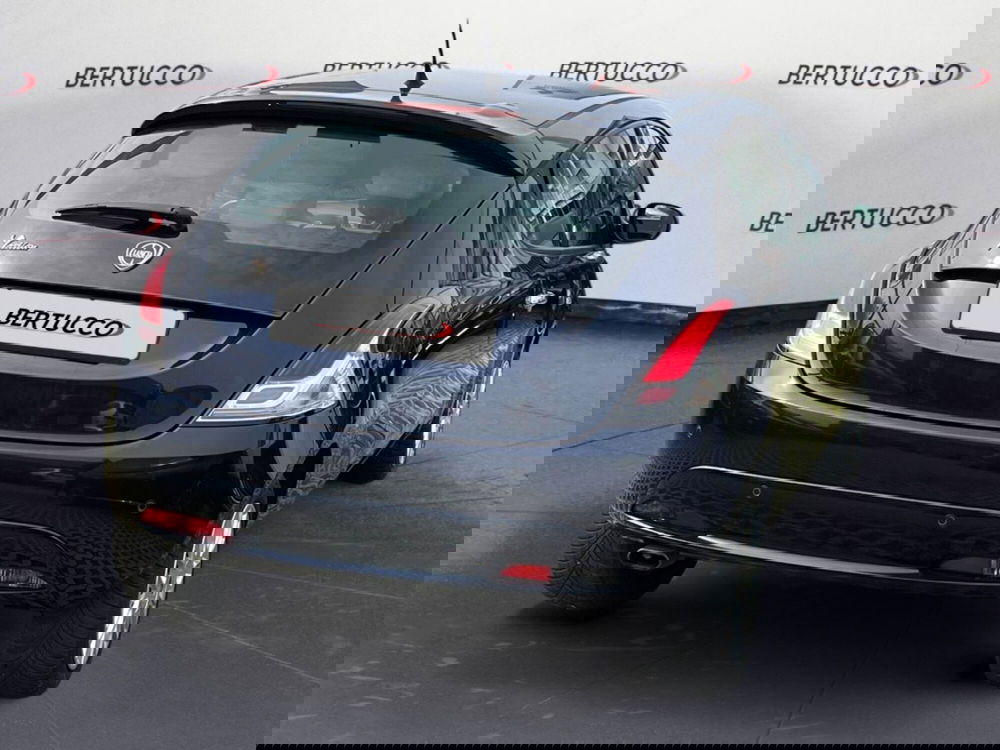 Lancia Ypsilon usata a Verona (5)