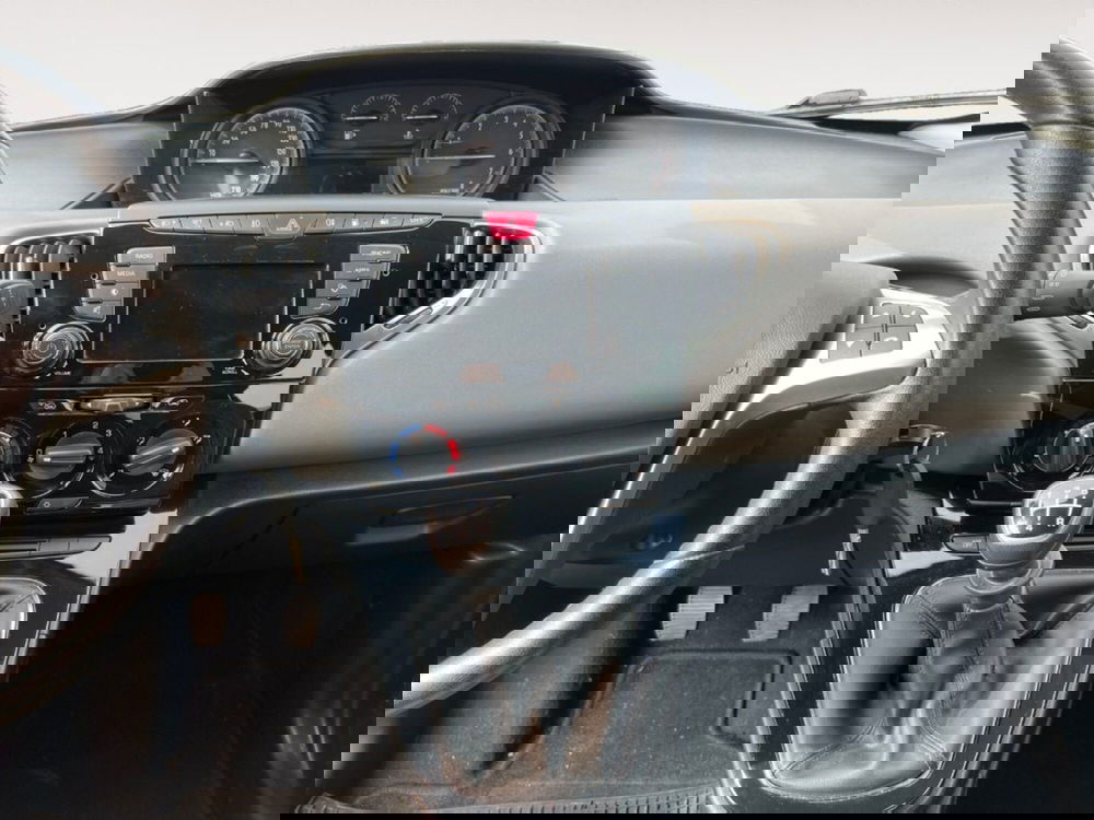 Lancia Ypsilon usata a Verona (8)