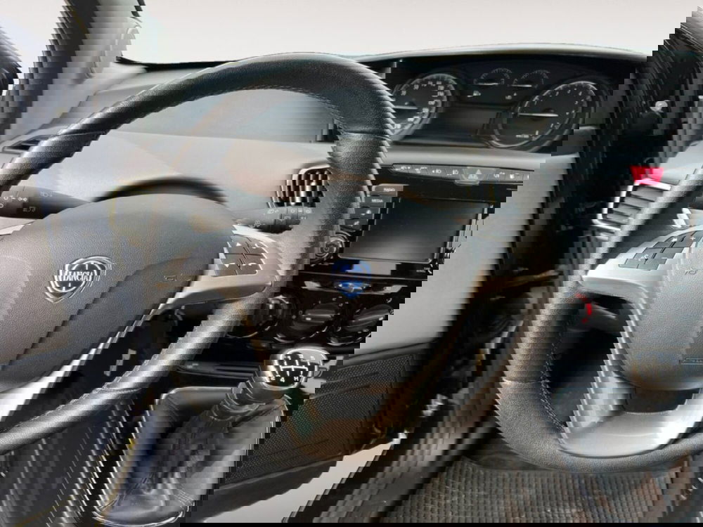 Lancia Ypsilon usata a Verona (9)