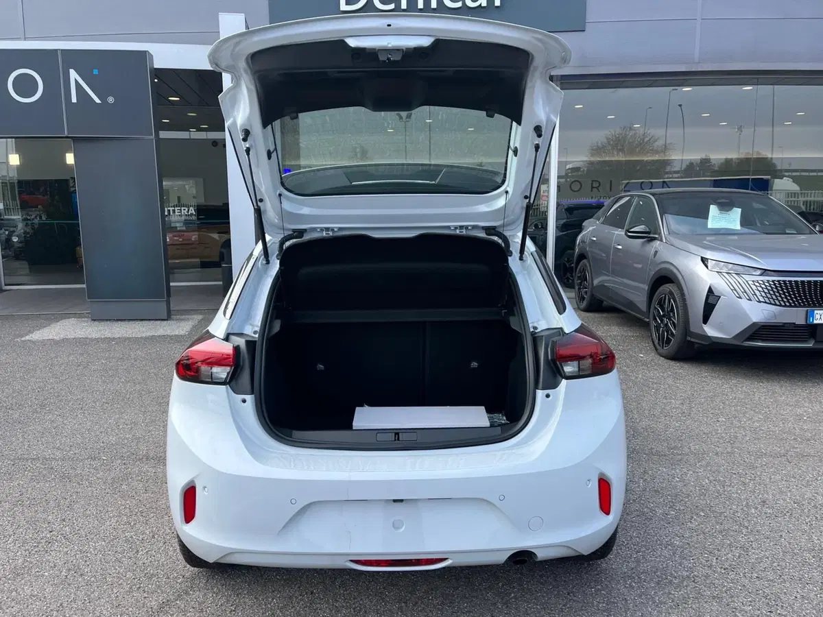 Opel Corsa nuova a Milano (11)