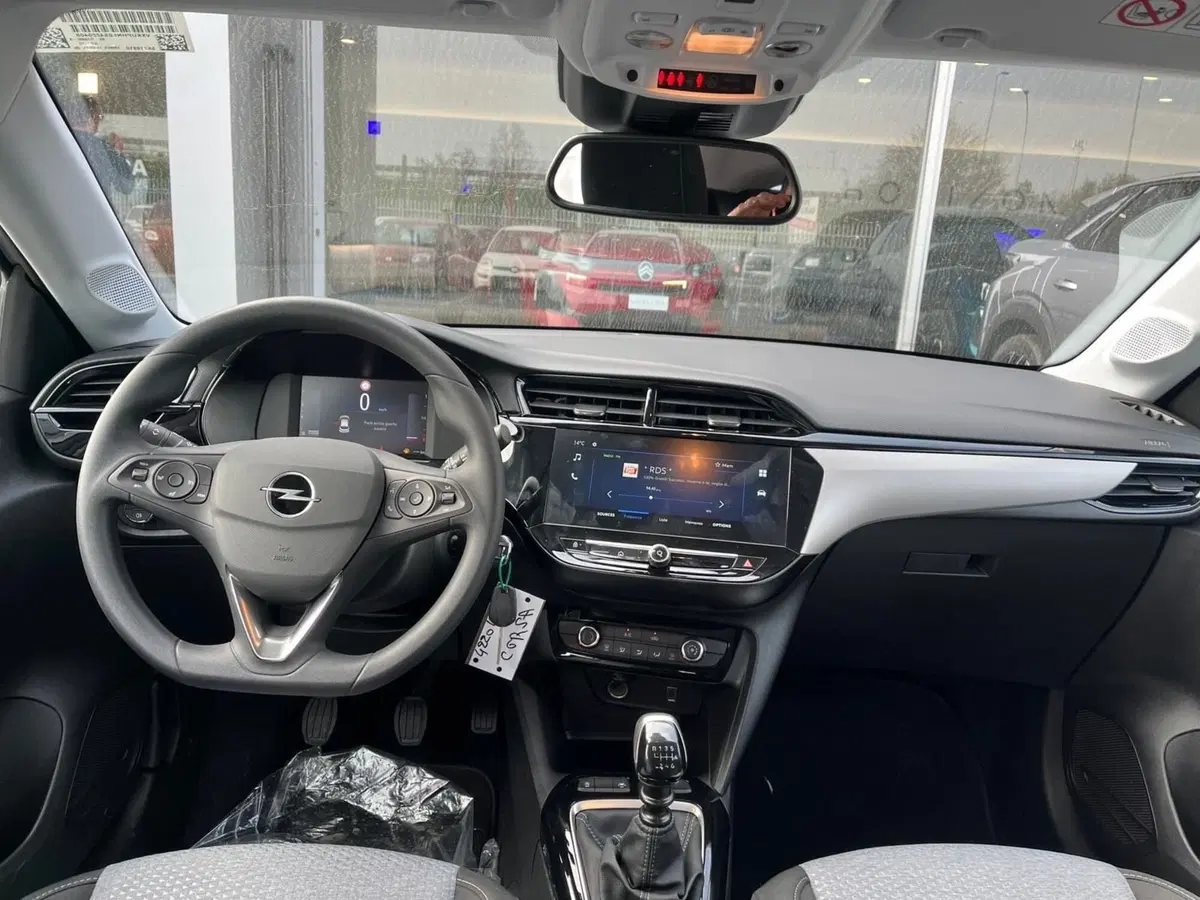 Opel Corsa nuova a Milano (17)