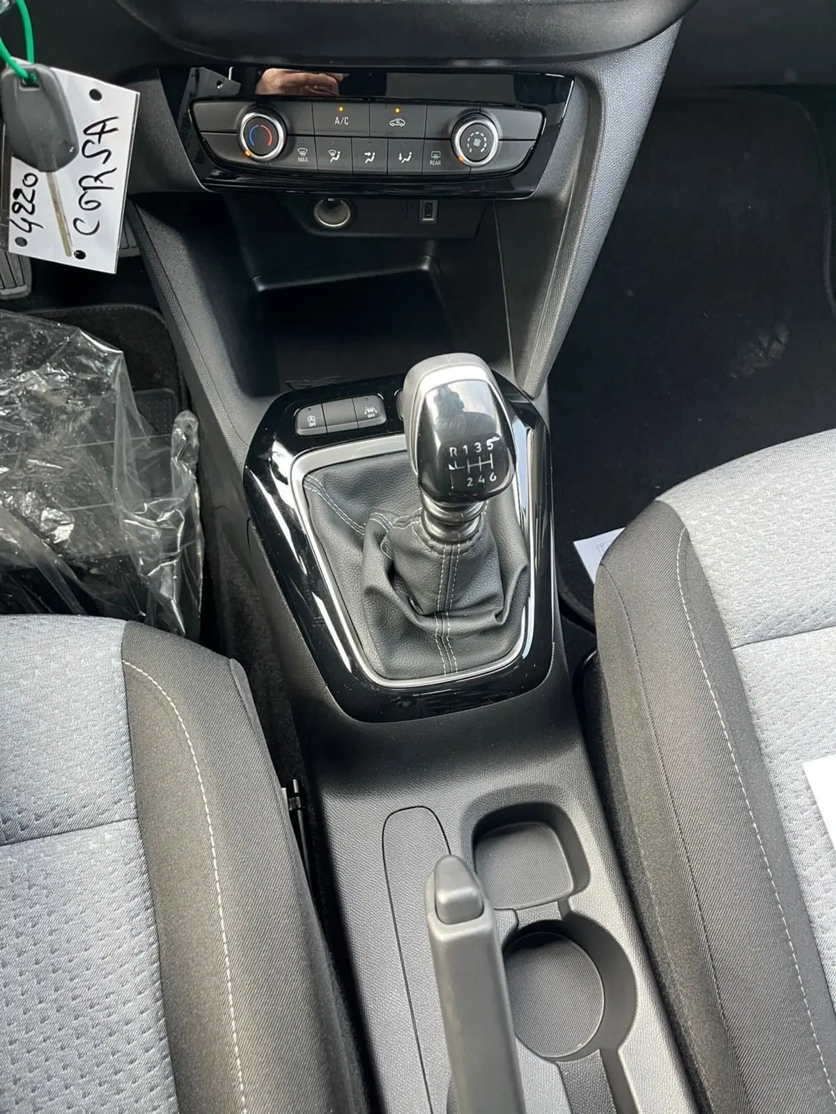 Opel Corsa nuova a Milano (19)