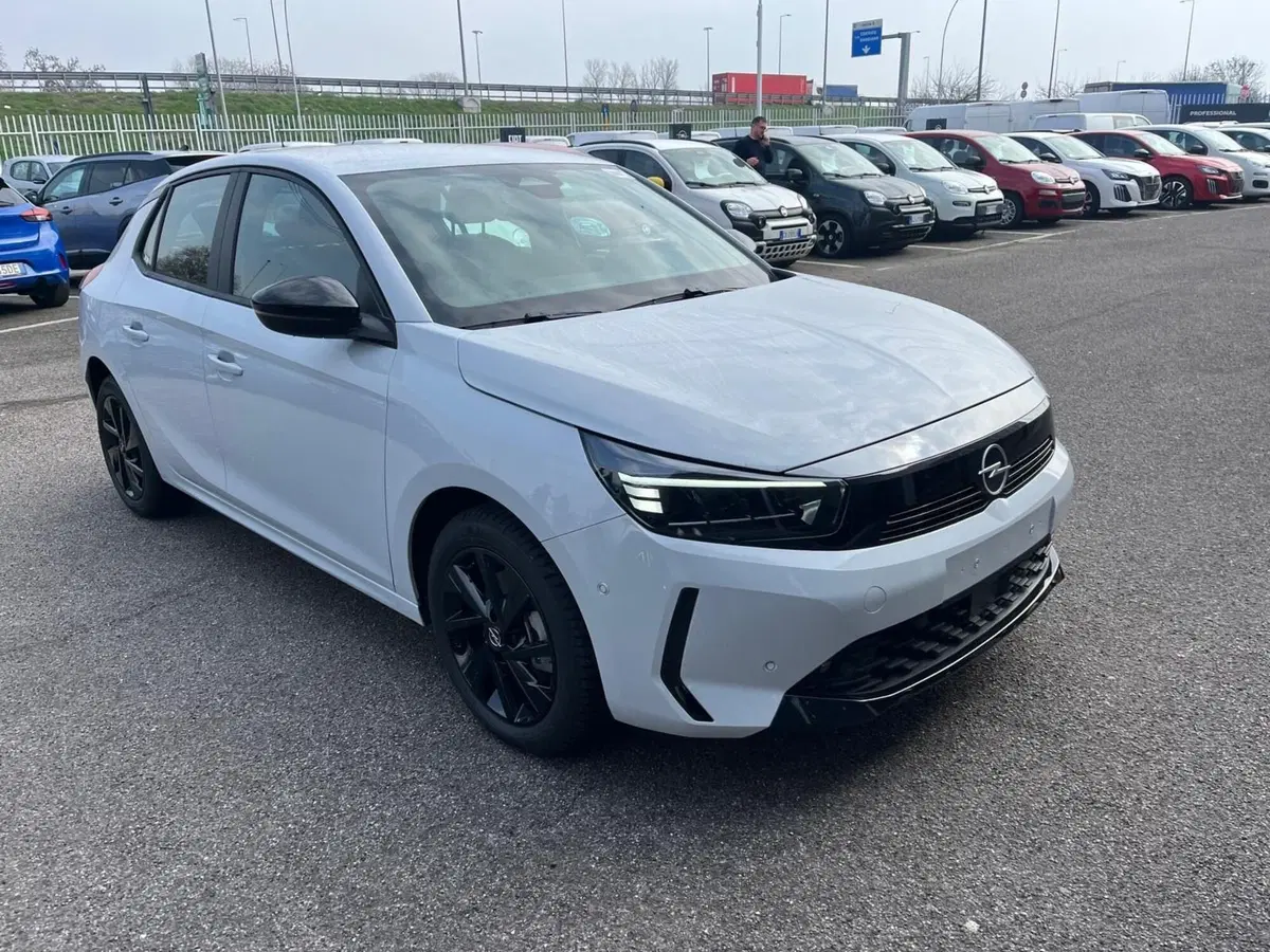 Opel Corsa nuova a Milano (3)