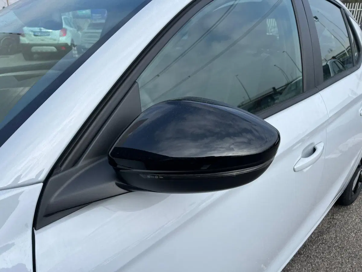 Opel Corsa nuova a Milano (4)