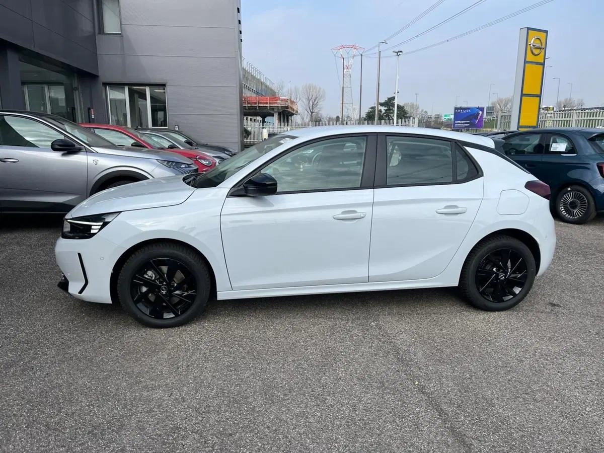 Opel Corsa nuova a Milano (6)