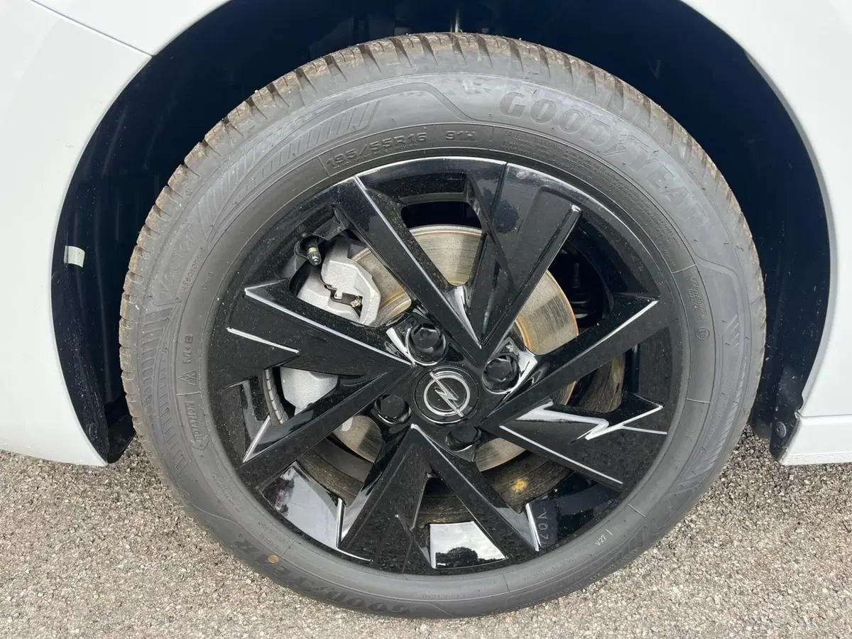 Opel Corsa nuova a Milano (7)
