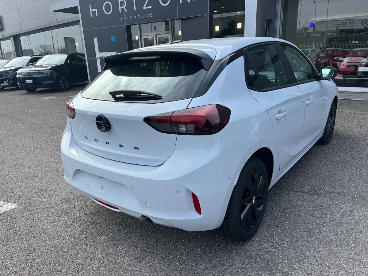 Opel Corsa nuova a Milano (8)
