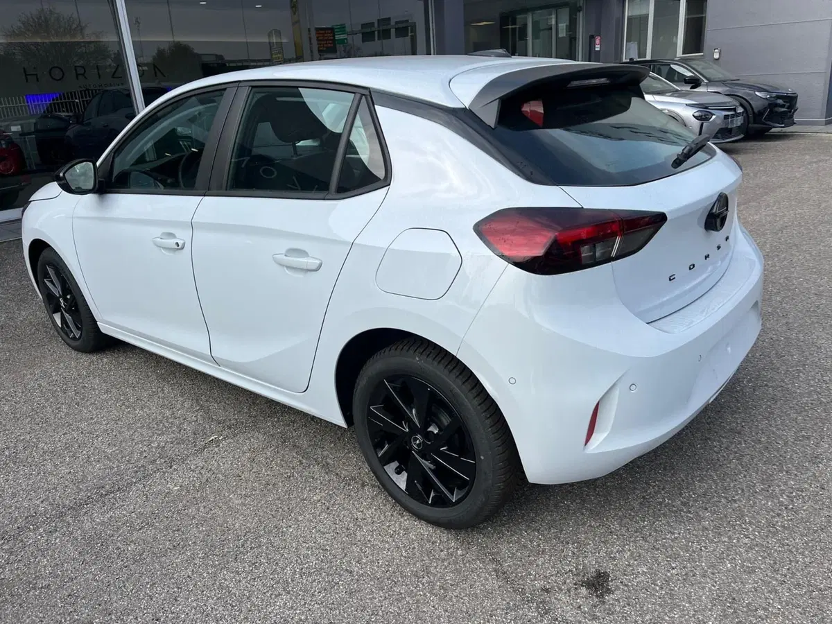 Opel Corsa nuova a Milano (9)