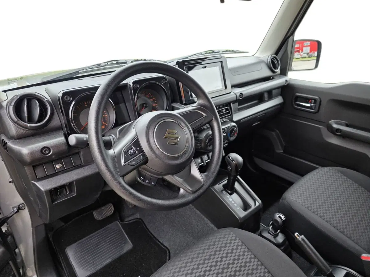 Suzuki Jimny nuova a Pistoia (12)
