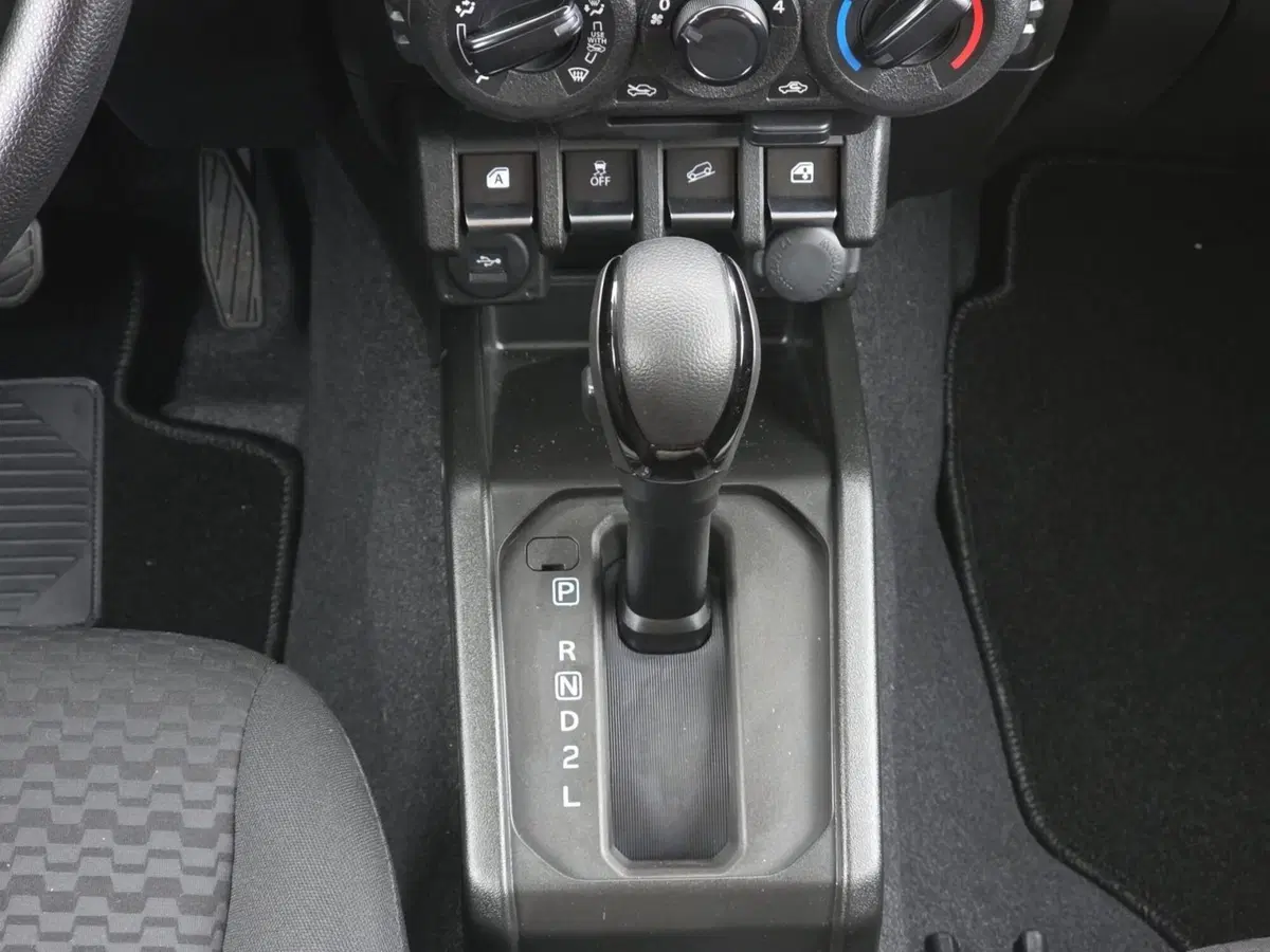 Suzuki Jimny nuova a Pistoia (13)
