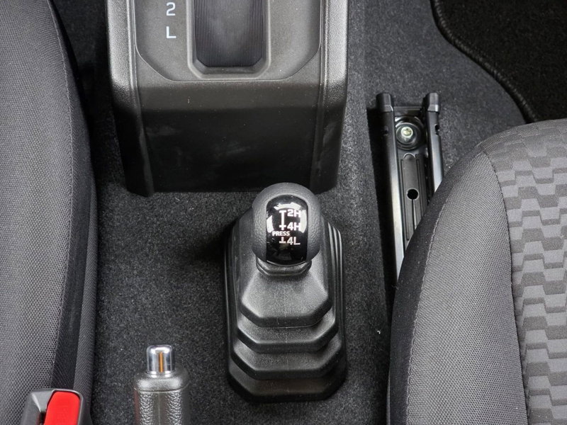 Suzuki Jimny nuova a Pistoia (15)