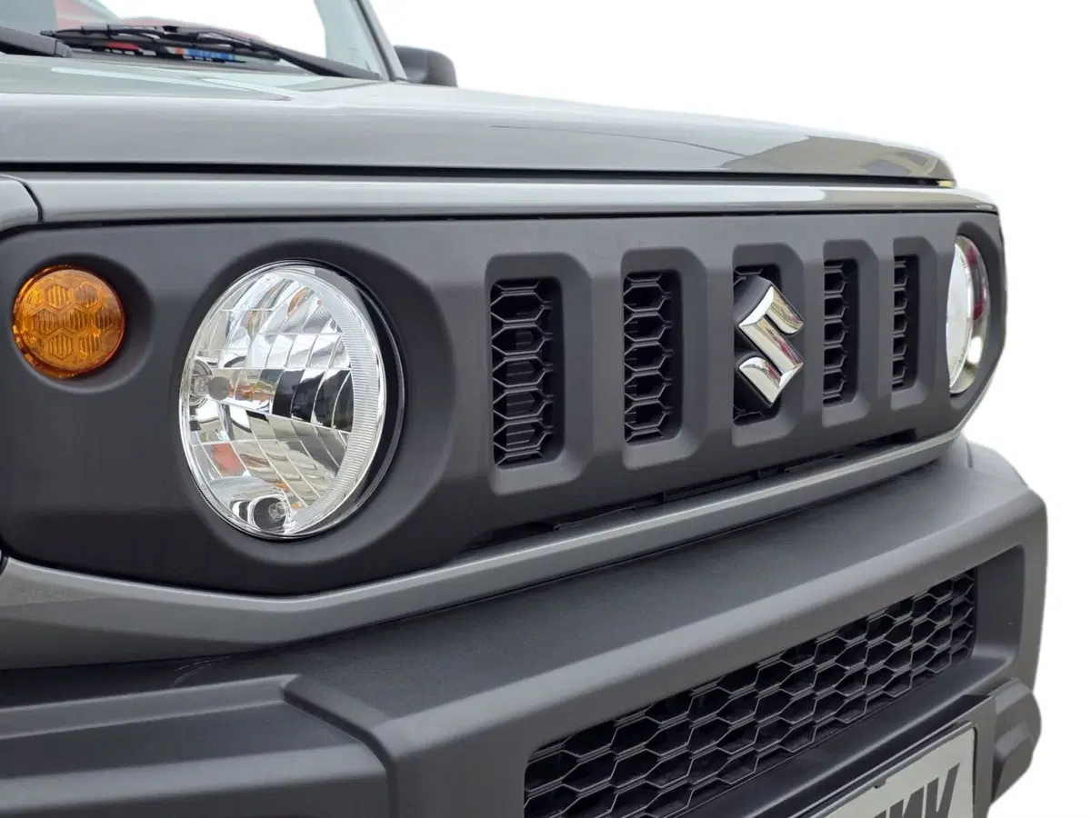 Suzuki Jimny nuova a Pistoia (9)