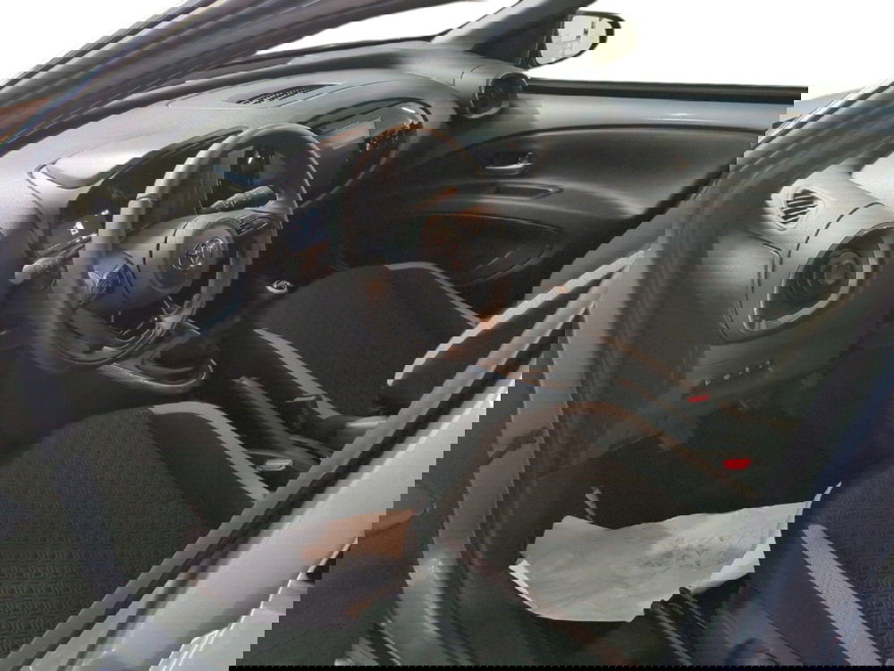 Toyota Aygo X usata a Milano (11)