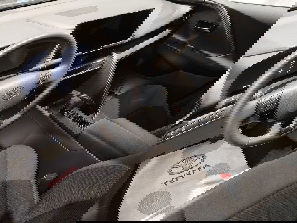 Toyota Toyota C-HR usata a Frosinone (13)