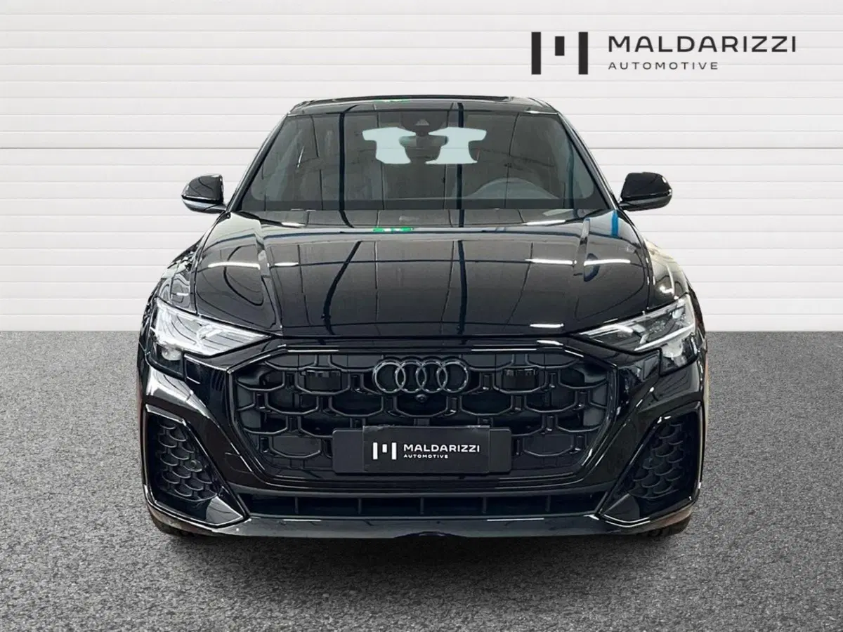 Audi Q8 nuova a Bari (2)