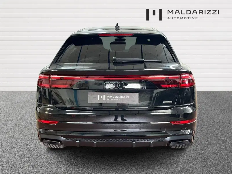 Audi Q8 nuova a Bari (3)