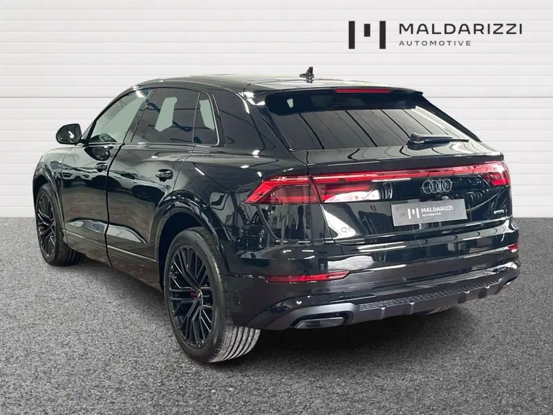 Audi Q8 nuova a Bari (4)