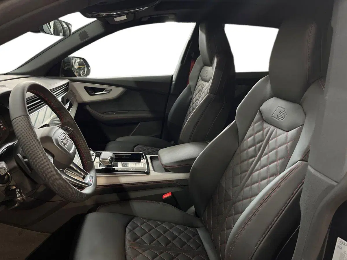 Audi Q8 nuova a Bari (7)